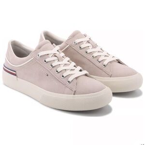 NEW Tommy Hilfiger Women's Kerline Sneaker. Iced Toupe / cream / tan / blush